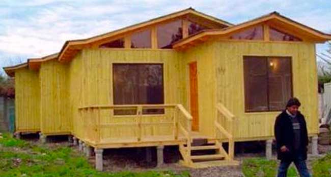 Casa prefabricada en madera sobre palafitos